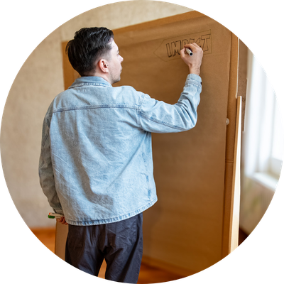 Hannes am Board Guter Move Berater mit Marker
