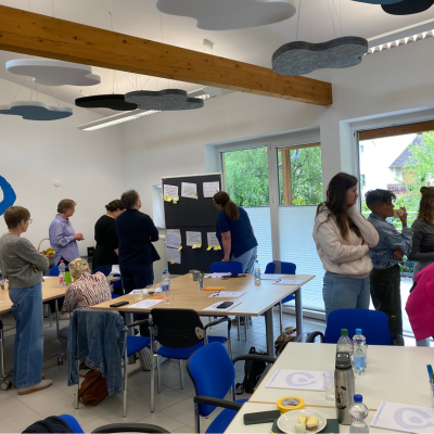 Lebenshilfe Bad Kreuznach Worrkshop Guter Move Menschen vor Boards